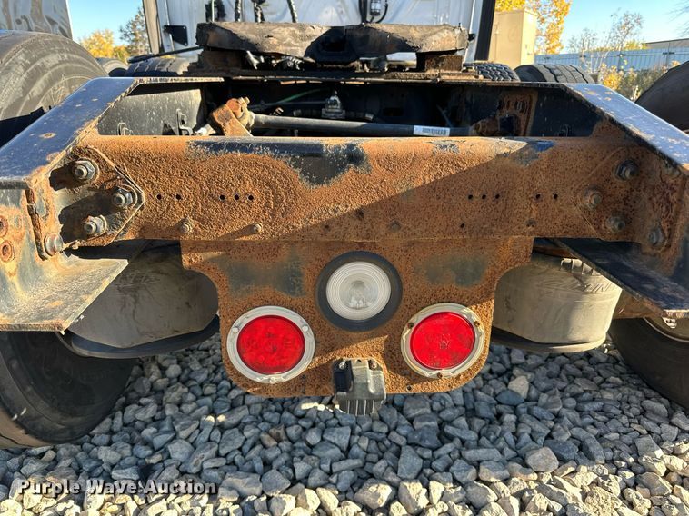 image for item YA0080 2016 Freightliner Cascadia semi truck