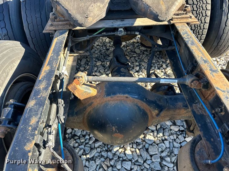 image for item YA0080 2016 Freightliner Cascadia semi truck