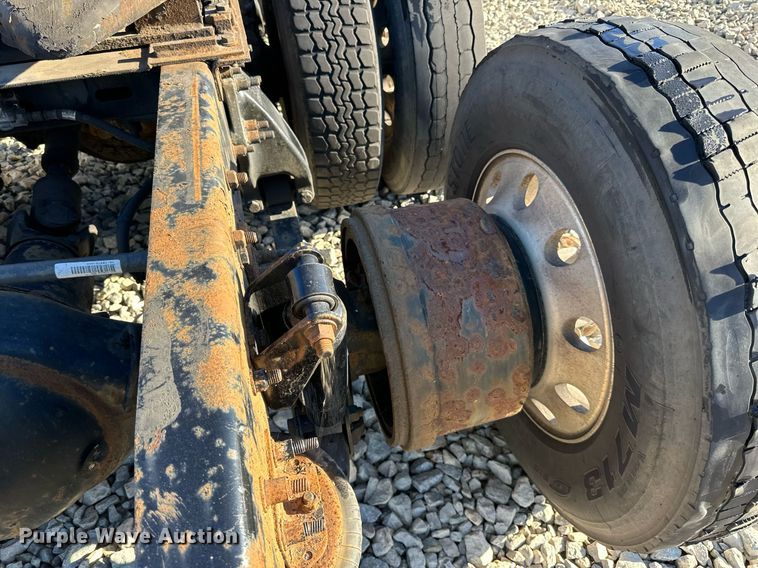 image for item YA0080 2016 Freightliner Cascadia semi truck