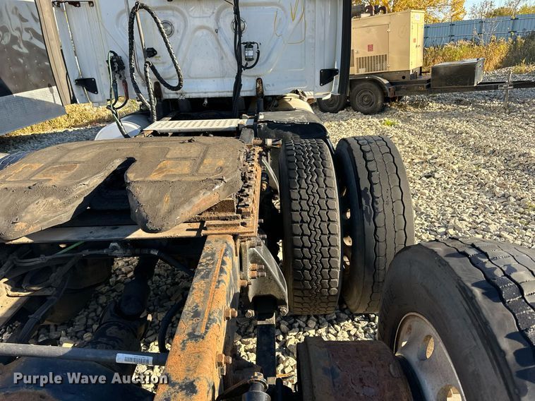 image for item YA0080 2016 Freightliner Cascadia semi truck