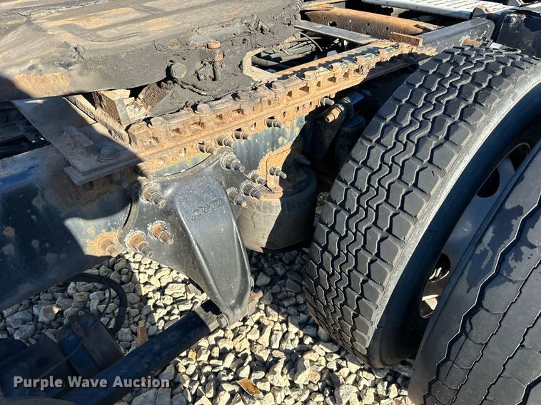 image for item YA0080 2016 Freightliner Cascadia semi truck