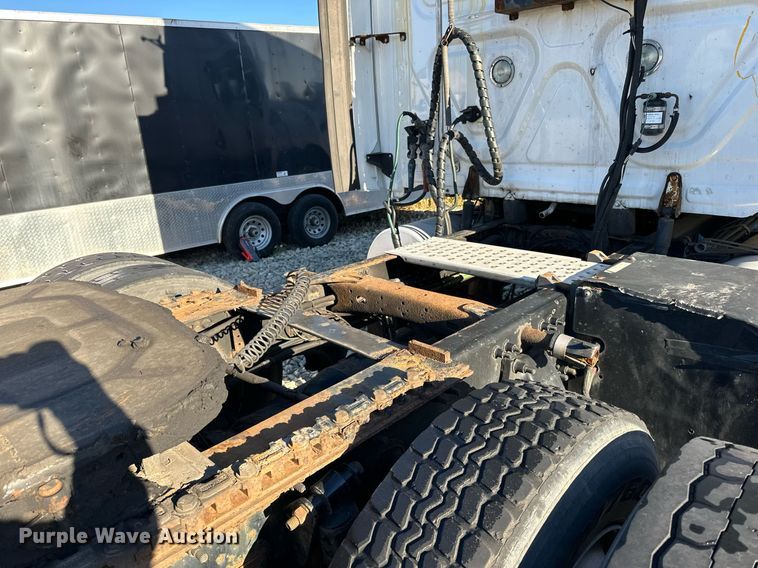 image for item YA0080 2016 Freightliner Cascadia semi truck