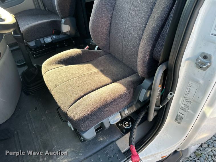 image for item YA0080 2016 Freightliner Cascadia semi truck