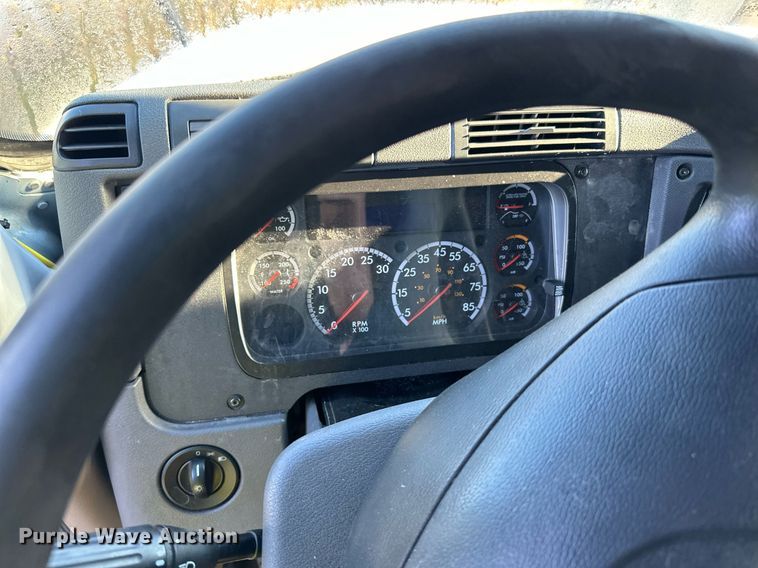 image for item YA0080 2016 Freightliner Cascadia semi truck