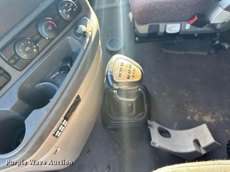 image for item YA0080 2016 Freightliner Cascadia semi truck