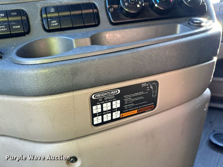 image for item YA0080 2016 Freightliner Cascadia semi truck