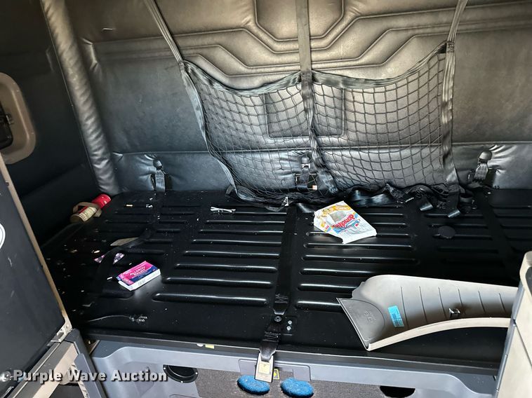 image for item YA0080 2016 Freightliner Cascadia semi truck