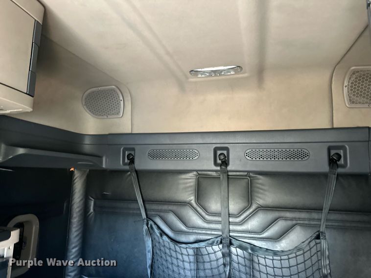 image for item YA0080 2016 Freightliner Cascadia semi truck