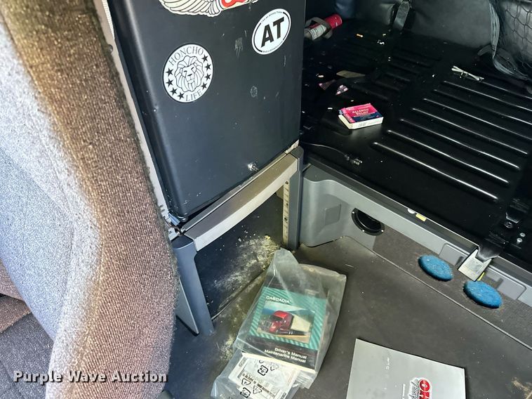 image for item YA0080 2016 Freightliner Cascadia semi truck