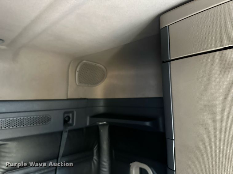 image for item YA0080 2016 Freightliner Cascadia semi truck