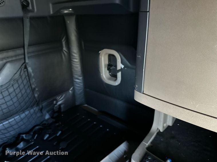 image for item YA0080 2016 Freightliner Cascadia semi truck