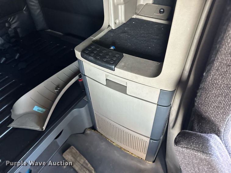 image for item YA0080 2016 Freightliner Cascadia semi truck