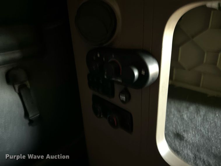 image for item YA0080 2016 Freightliner Cascadia semi truck