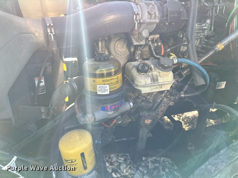 image for item YA0080 2016 Freightliner Cascadia semi truck