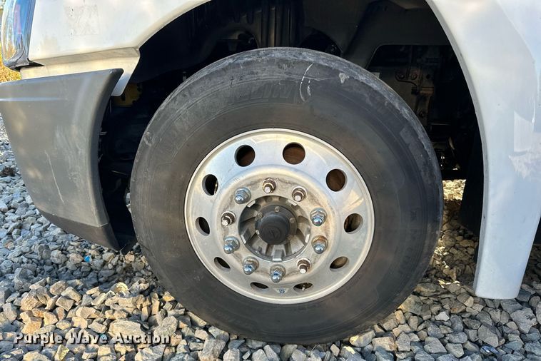 image for item YA0080 2016 Freightliner Cascadia semi truck