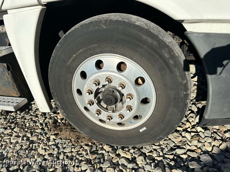 image for item YA0080 2016 Freightliner Cascadia semi truck