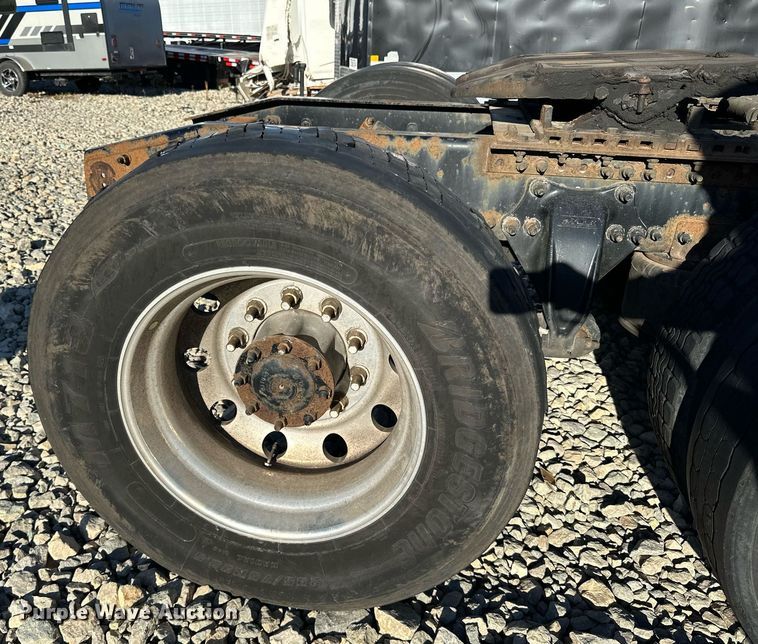 image for item YA0080 2016 Freightliner Cascadia semi truck