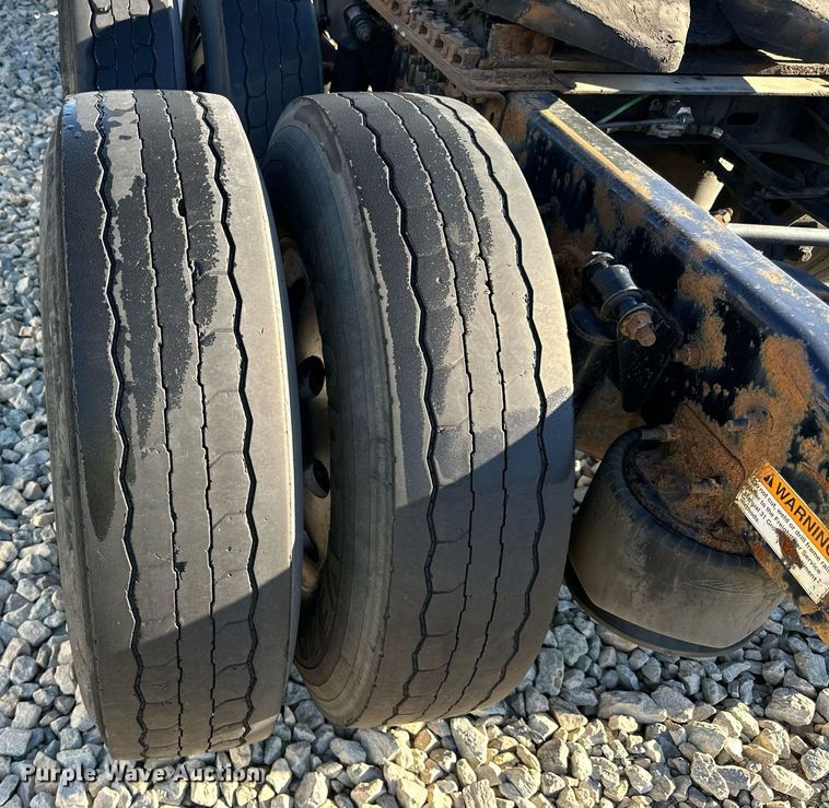 image for item YA0080 2016 Freightliner Cascadia semi truck