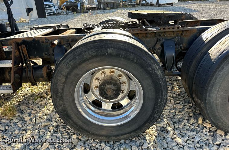 image for item YA0080 2016 Freightliner Cascadia semi truck