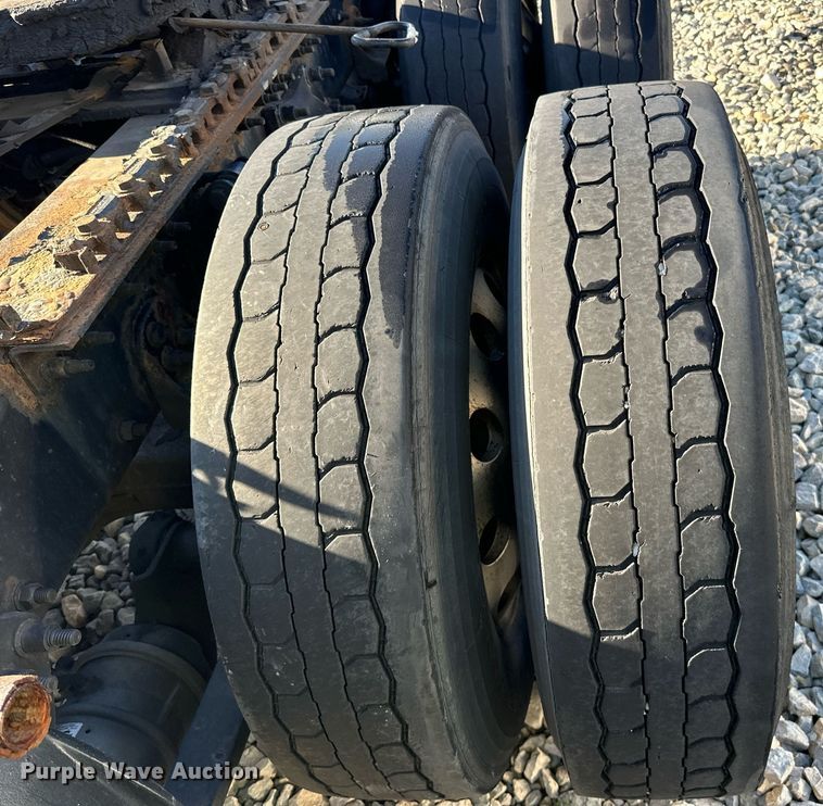 image for item YA0080 2016 Freightliner Cascadia semi truck