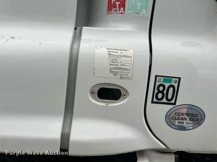 image for item YA0104 2016 Freightliner Cascadia 125 semi truck