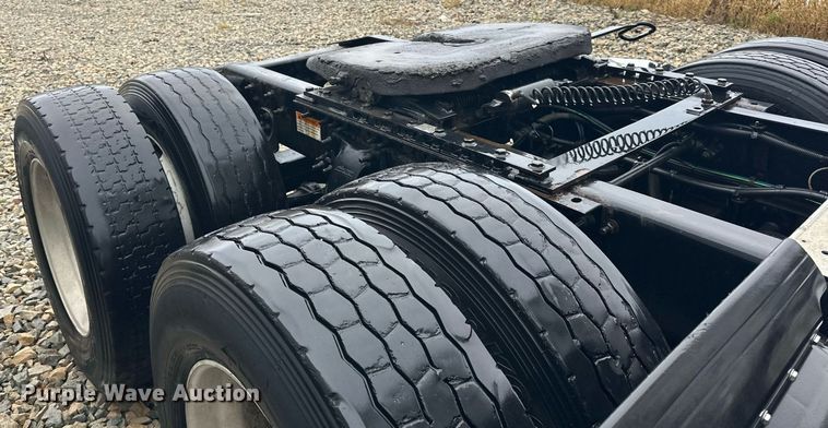 image for item YA0104 2016 Freightliner Cascadia 125 semi truck