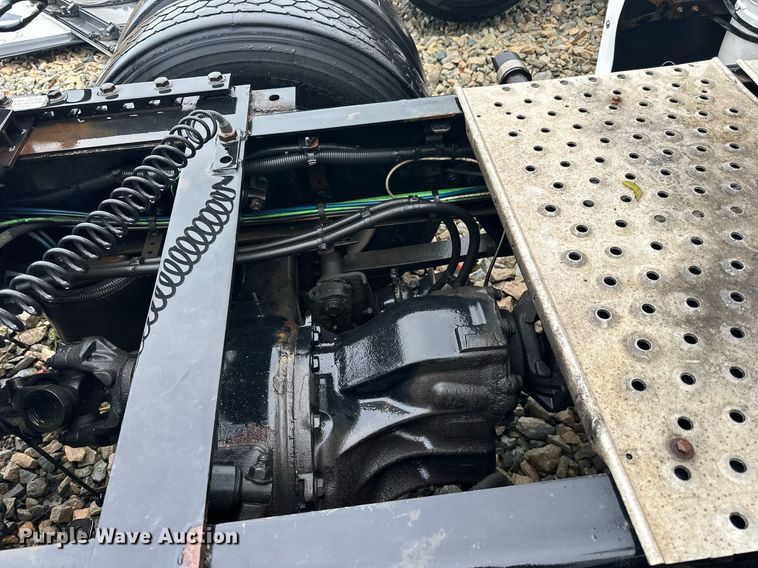 image for item YA0104 2016 Freightliner Cascadia 125 semi truck