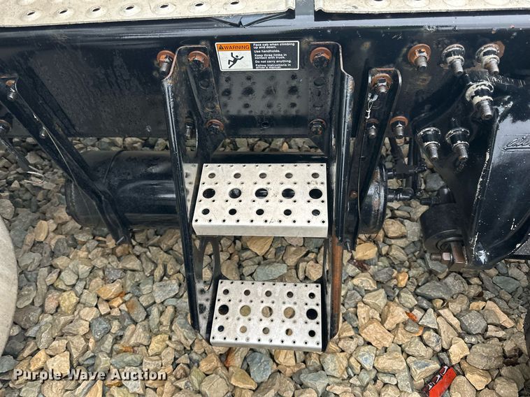 image for item YA0104 2016 Freightliner Cascadia 125 semi truck