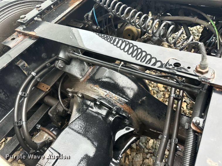 image for item YA0104 2016 Freightliner Cascadia 125 semi truck