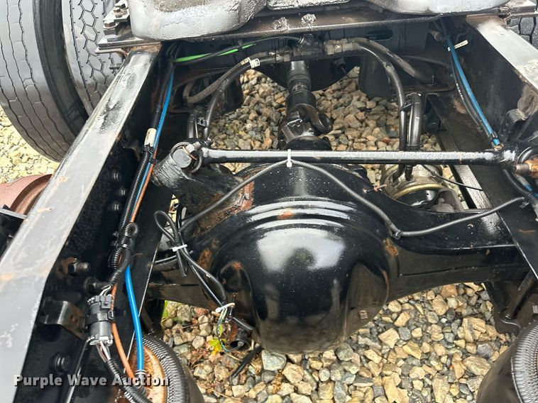 image for item YA0104 2016 Freightliner Cascadia 125 semi truck