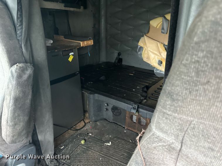 image for item YA0104 2016 Freightliner Cascadia 125 semi truck