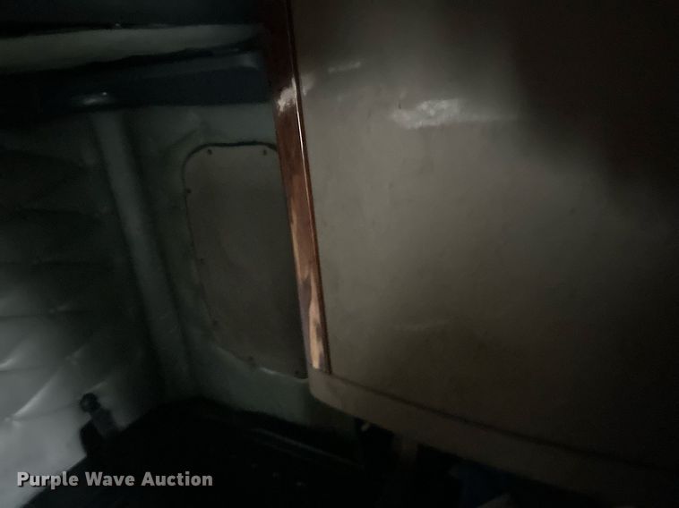 image for item YA0104 2016 Freightliner Cascadia 125 semi truck