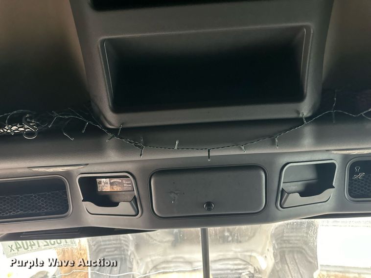 image for item YA0104 2016 Freightliner Cascadia 125 semi truck