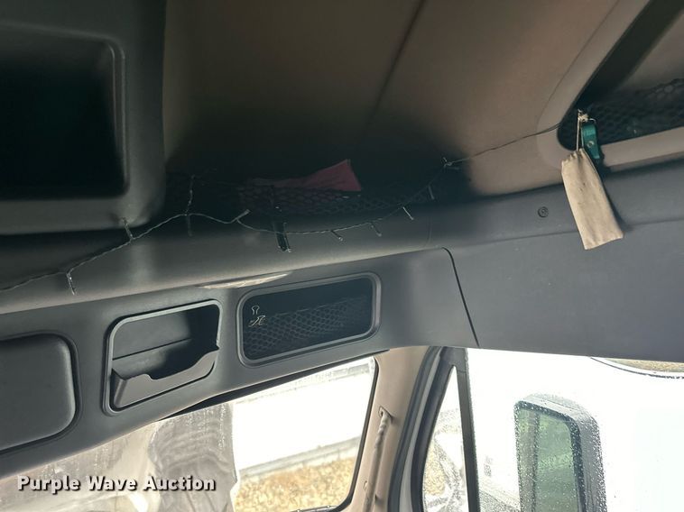 image for item YA0104 2016 Freightliner Cascadia 125 semi truck