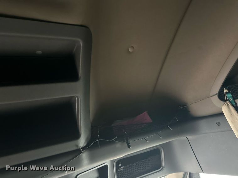 image for item YA0104 2016 Freightliner Cascadia 125 semi truck