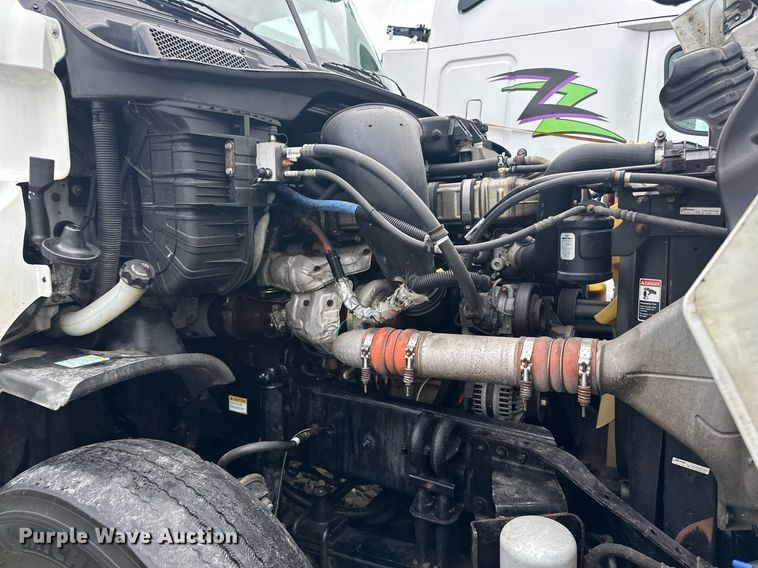 image for item YA0104 2016 Freightliner Cascadia 125 semi truck