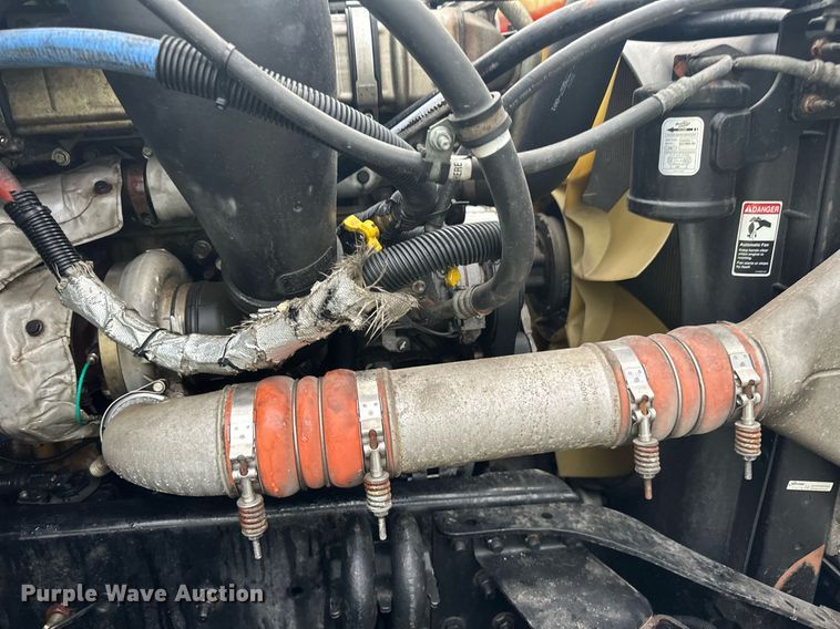 image for item YA0104 2016 Freightliner Cascadia 125 semi truck