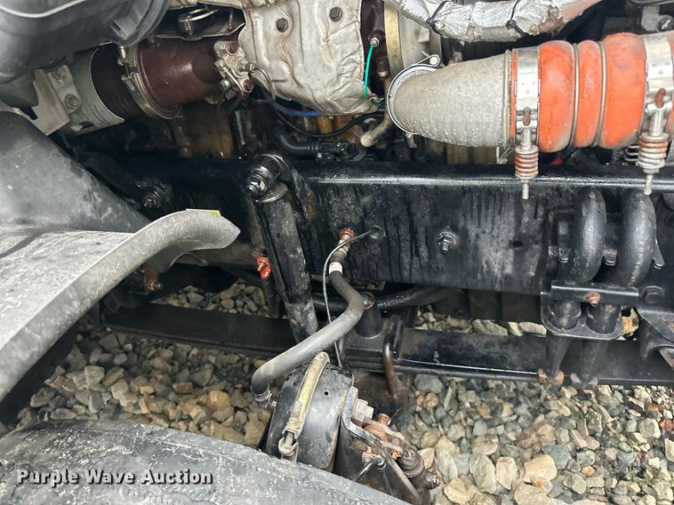 image for item YA0104 2016 Freightliner Cascadia 125 semi truck