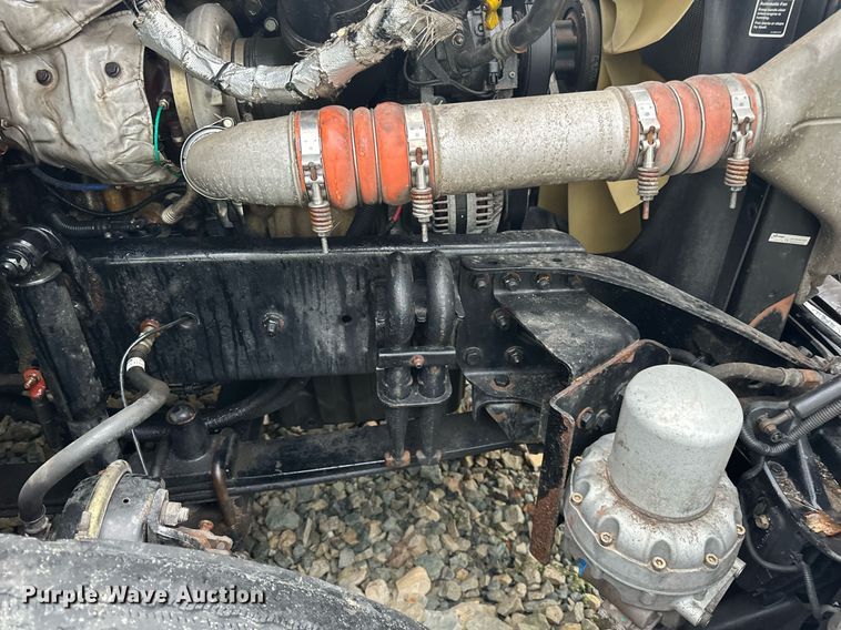 image for item YA0104 2016 Freightliner Cascadia 125 semi truck