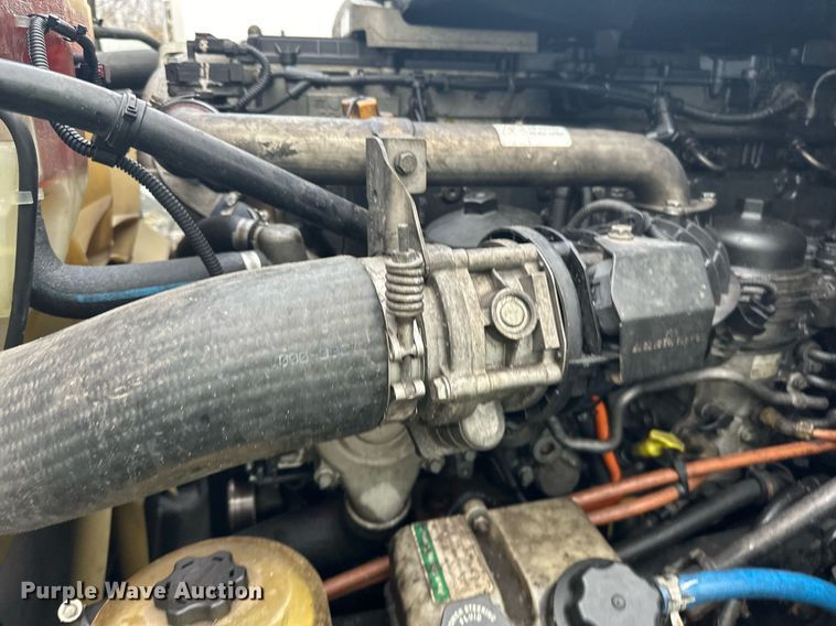 image for item YA0104 2016 Freightliner Cascadia 125 semi truck