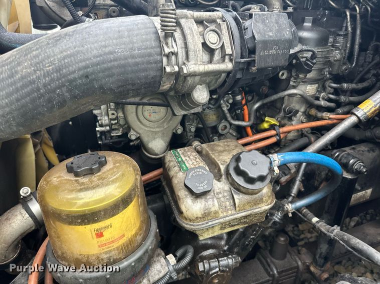 image for item YA0104 2016 Freightliner Cascadia 125 semi truck