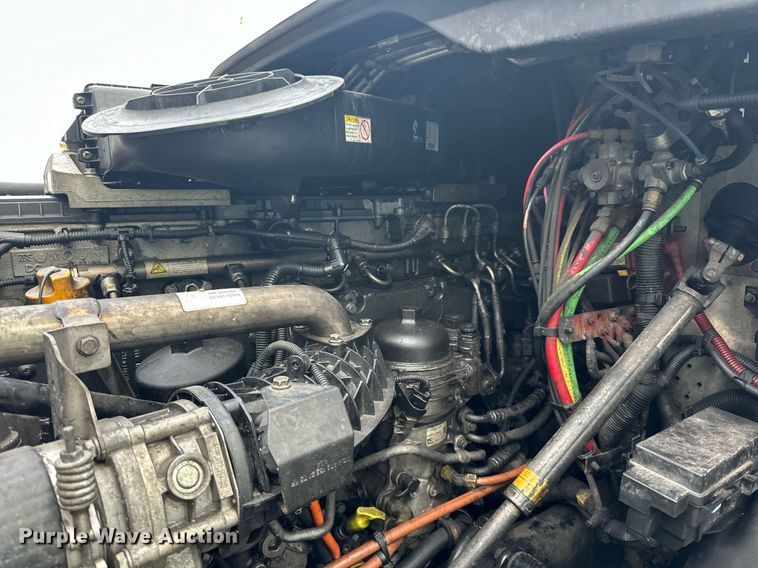 image for item YA0104 2016 Freightliner Cascadia 125 semi truck