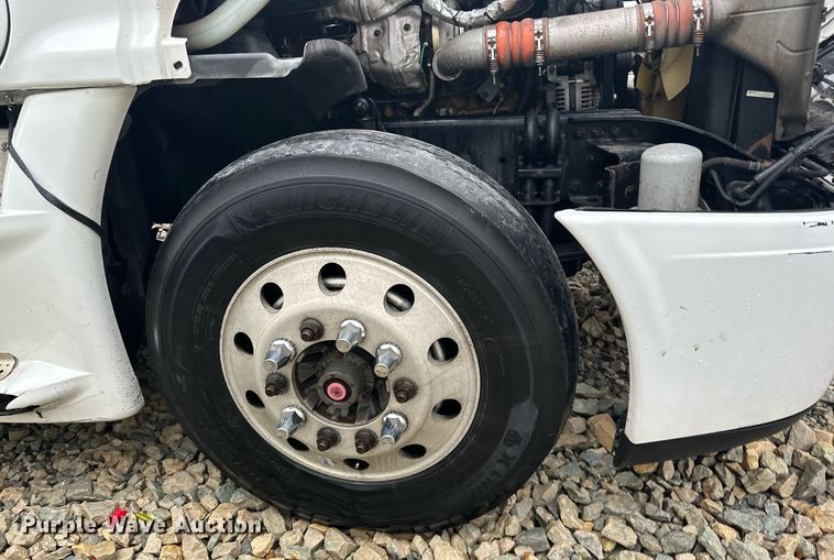 image for item YA0104 2016 Freightliner Cascadia 125 semi truck