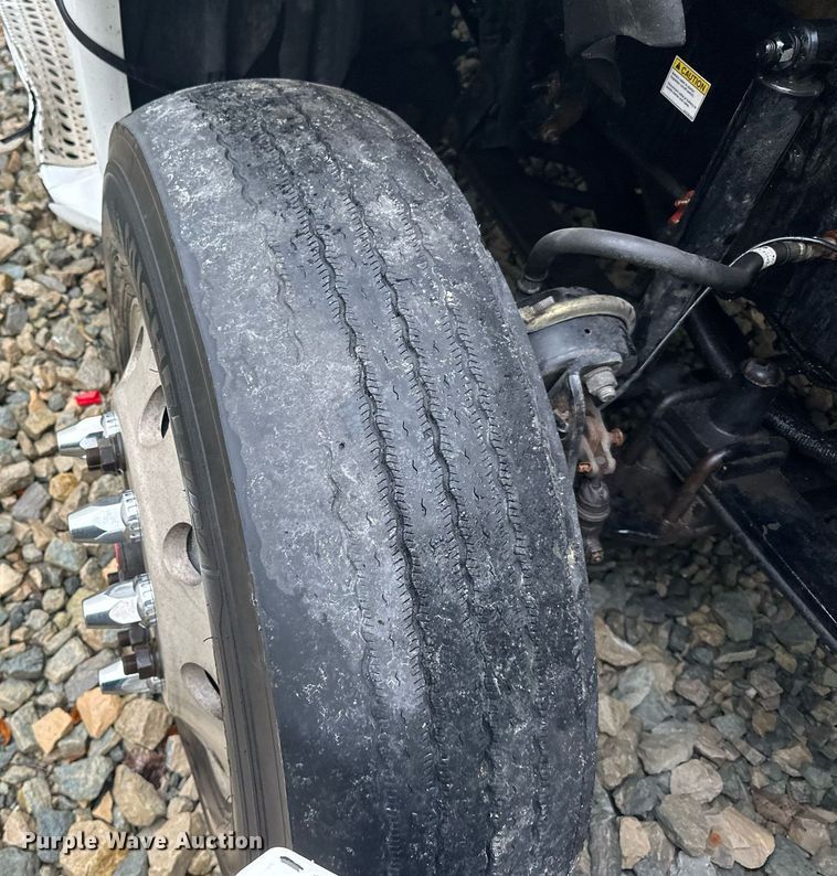 image for item YA0104 2016 Freightliner Cascadia 125 semi truck