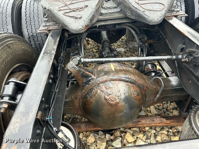 image for item YA0105 2014 Freightliner Cascadia 125 semi truck