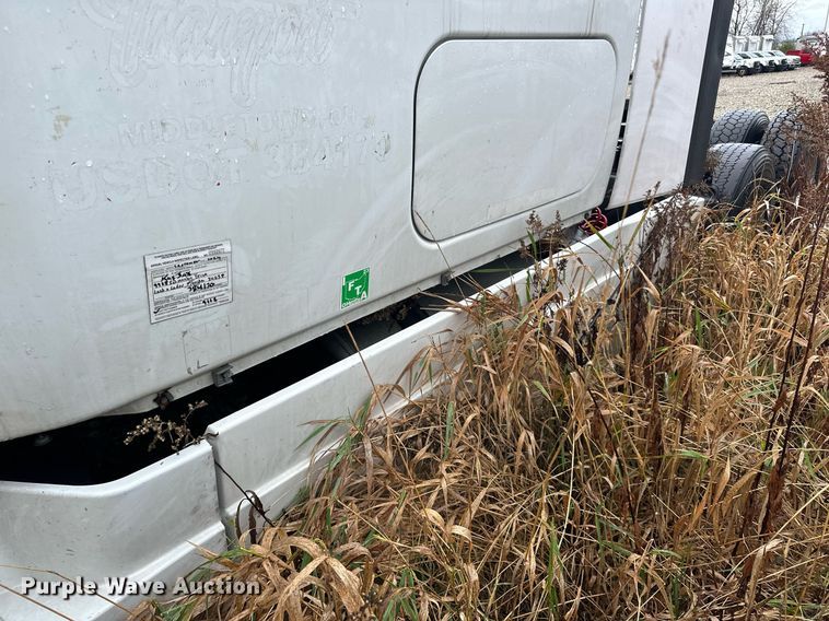 image for item YA0105 2014 Freightliner Cascadia 125 semi truck