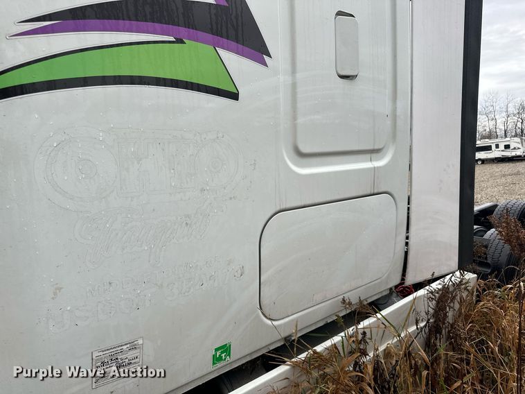 image for item YA0105 2014 Freightliner Cascadia 125 semi truck