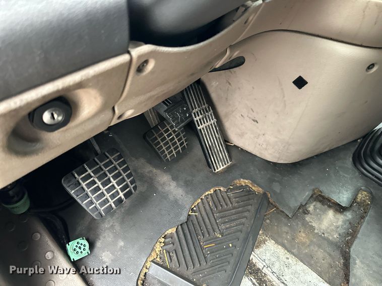 image for item YA0105 2014 Freightliner Cascadia 125 semi truck