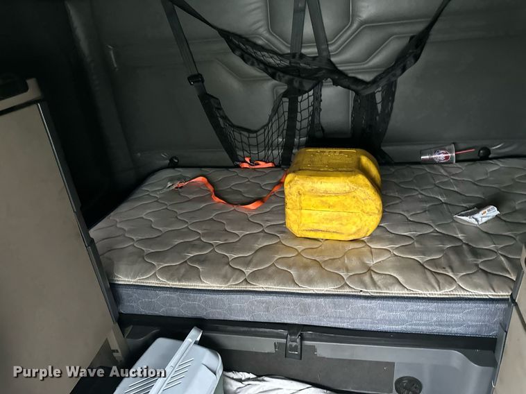 image for item YA0105 2014 Freightliner Cascadia 125 semi truck