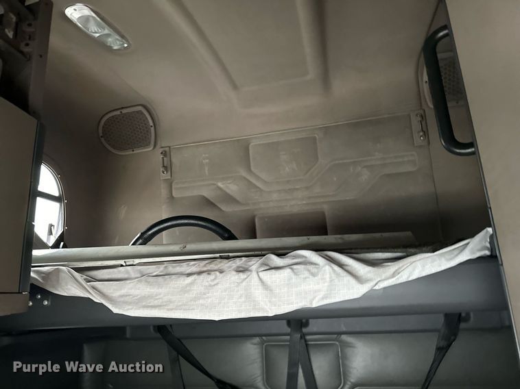 image for item YA0105 2014 Freightliner Cascadia 125 semi truck